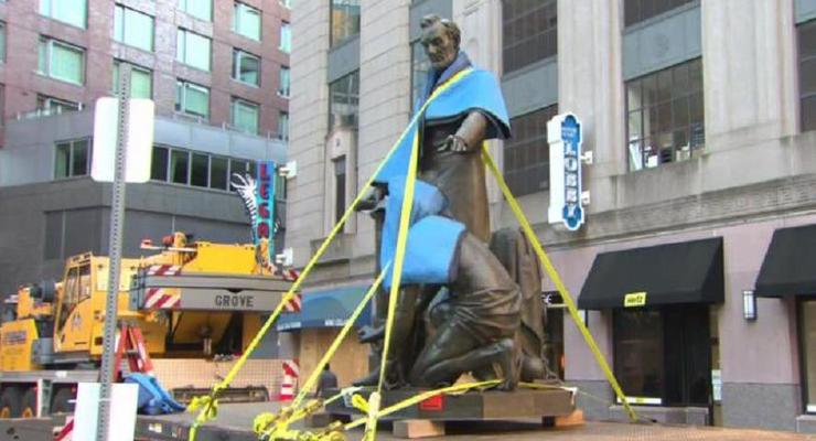 В Бостоне демонтировали памятник отменившему рабство Линкольну