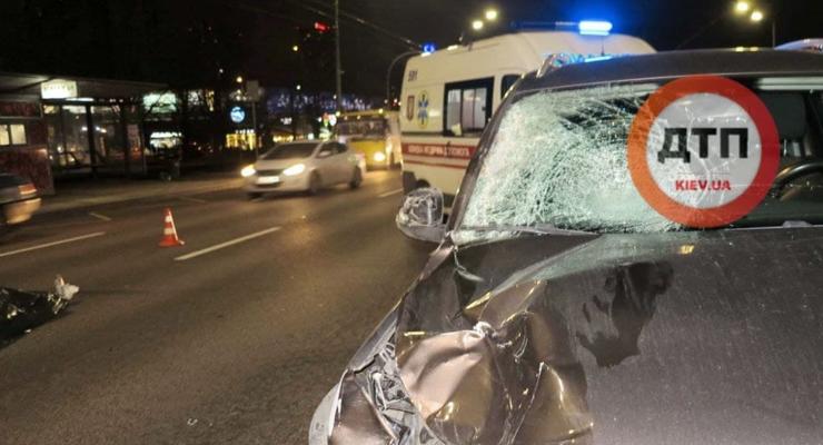 В Киеве авто насмерть сбило человека на пешеходном переходе