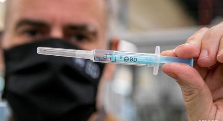В Греции врач попал в реанимацию после вакцинирования