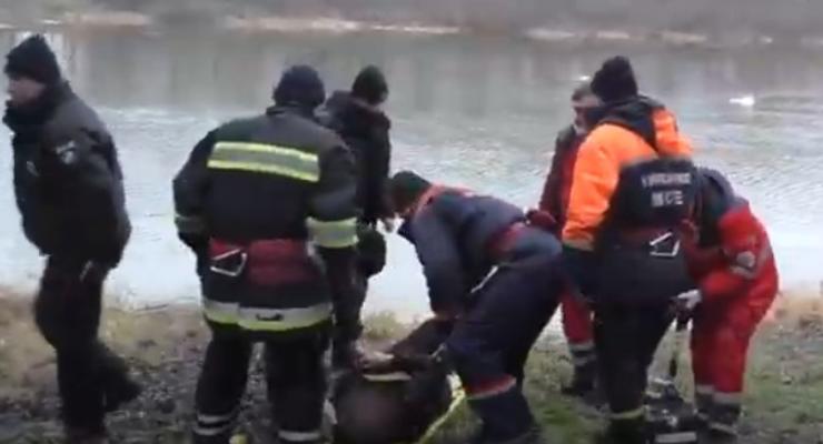 Жительница Чернигова прыгнула с моста в реку: Показано видео