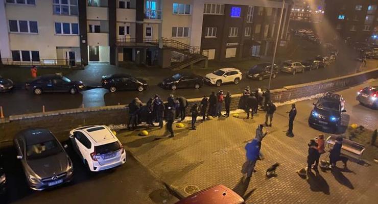 В Минске силовики задерживали людей в дворах домов