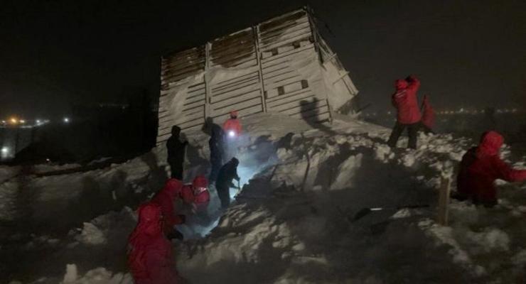 В России три человека погибли при схождении лавины