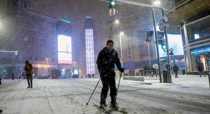 Снегопад в Мадриде: Аэропорт закрыт, дороги перекрыты