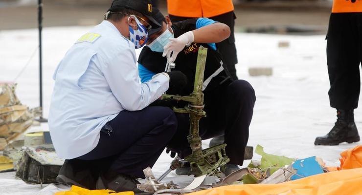 Авиакатастрофа в Индонезии: найдены черные ящики
