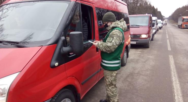 Погранслужба показала очереди на украинских границах после праздников
