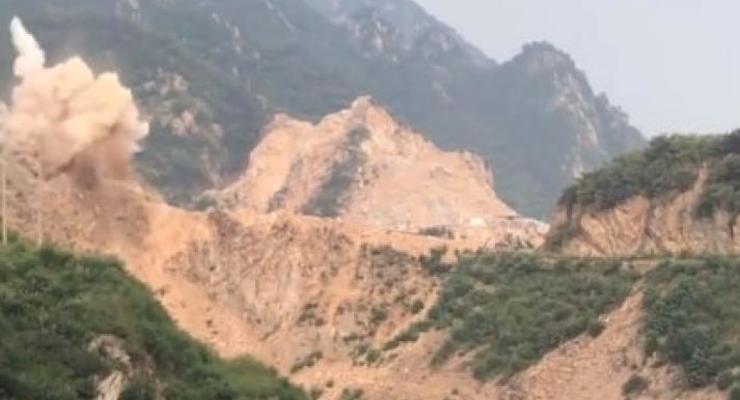 На шахте в Китае произошел взрыв, под завалами более 20 горняков