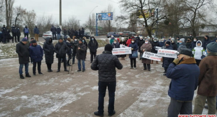 В Житомире протестующие перекрыли выезды из города