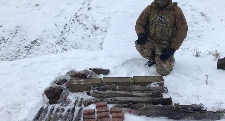 В “ЛНР” обнаружили арсенал оружия боевиков