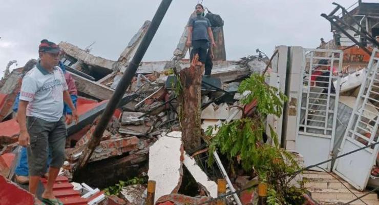Землетрясение в Индонезии: число жертв резко увеличилось