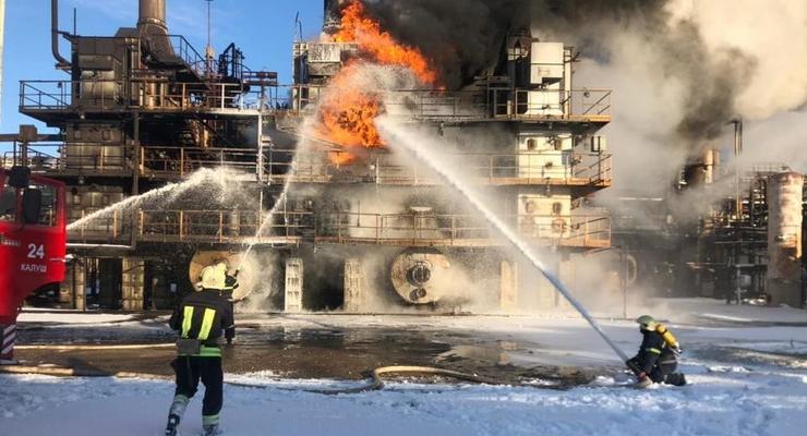 В Калуше возник пожар на химическом заводе