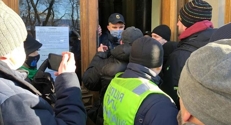 В полиции и ОГА отрицают штурм облсовета в Житомире