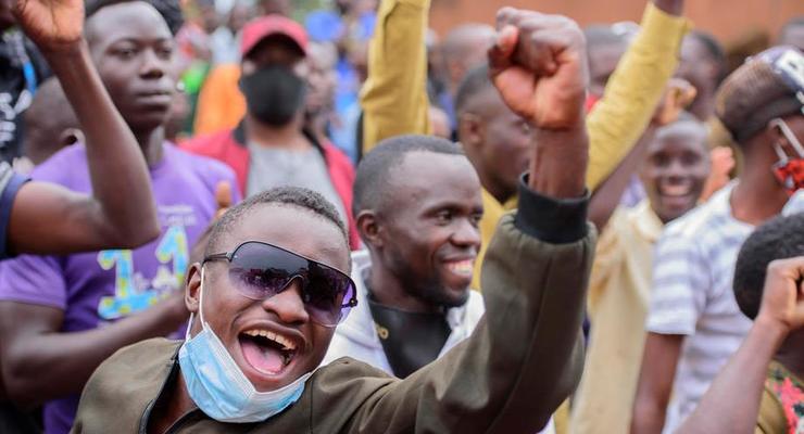 В Уганде на выборах победил правящий уже 34 года президент