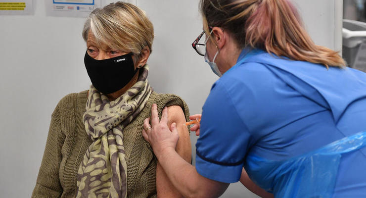 В Украине платную вакцинацию проведут параллельно с государственной