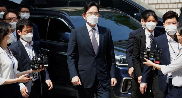 Главу Samsung приговорили к 2,5 годам за коррупцию