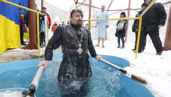 На Крещение две тысячи спасателей будут дежурить на водоемах