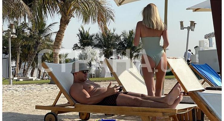 В сеть попали фото с отдыха в Дубае "слуги" Тищенко с женой