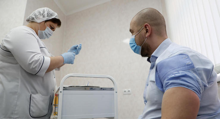 У Зеленского заявили о принудительной вакцинации Крыма "неизвестно чем"