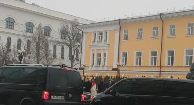 Кортеж Зеленского в Киеве создал пробку в районе памятника Грушевскому