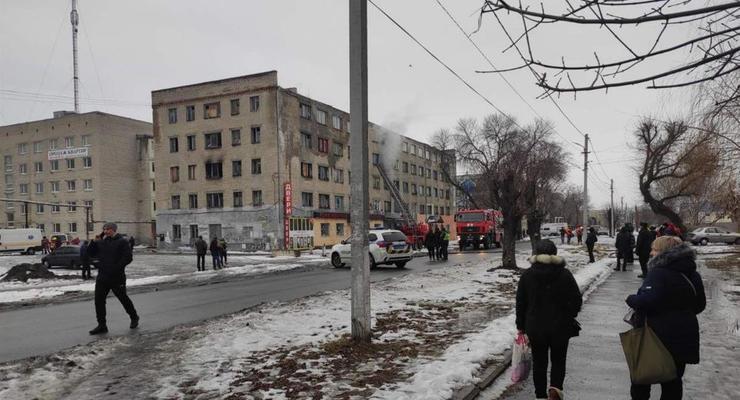 В Павлограде горит общежитие, людей эвакуируют