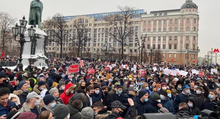 На акции в Москве идут массовые задержания