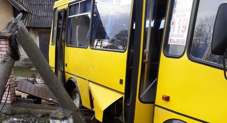 Авария поезда и маршрутки на Львовщине: Появилась первая жертва