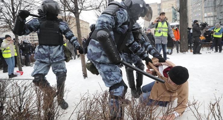 Возросло число задержанных на митингах в России