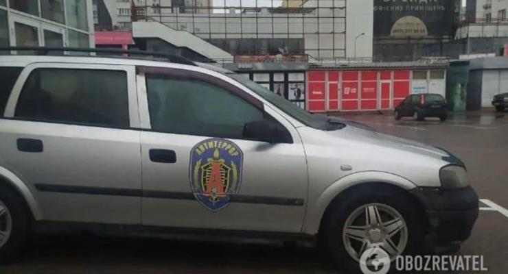 В Киеве заметили автомобиль с эмблемой спецназа ФСБ