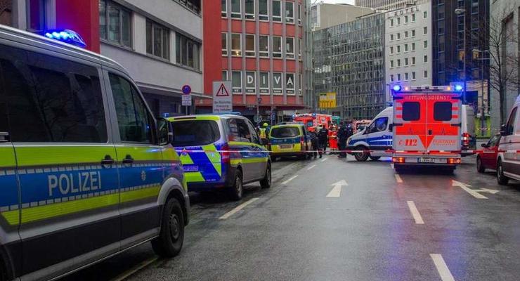 На вокзале Франкфурта мужчина с ножом напал на людей