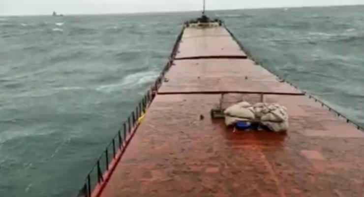 Появилось видео крушения судна у берегов Турции