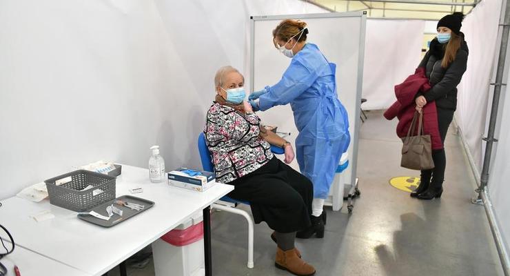 В Польше отказались прививать пожилых людей вакциной AstraZeneca