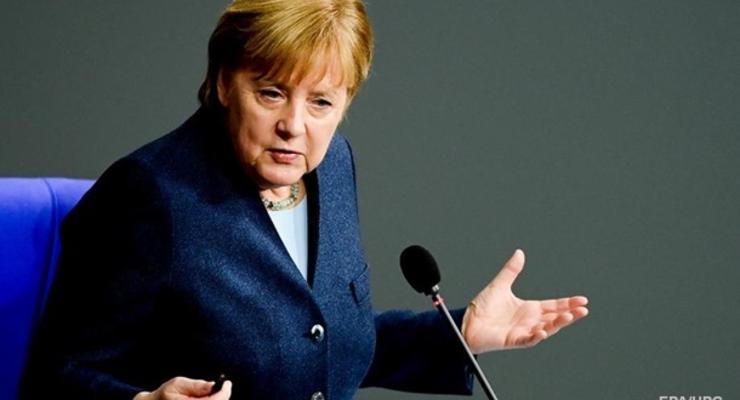 Меркель обещает вакцинировать каждого желающего жителя страны до конца лета