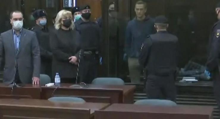 Навального отправили в колонию