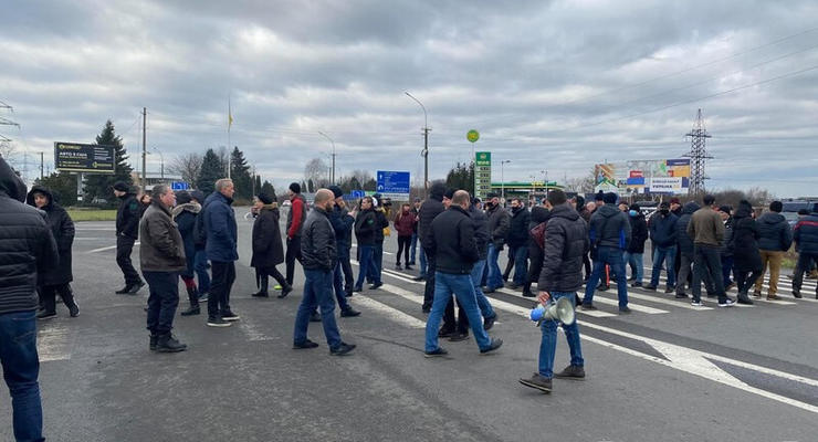 На Закарпатье участники тарифного протеста заблокировали трассу Киев-Чоп