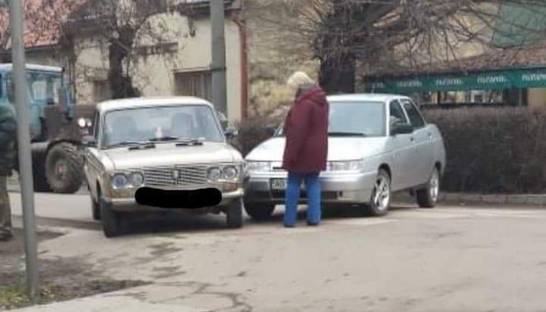 Не хотела жить: На Закарпатье женщина бросилась под ВАЗ