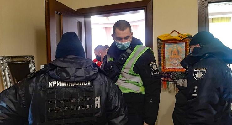 В Киеве мужчина зарезал жену и пытался сбежать