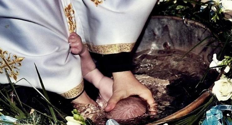 В Румынии во время крещения захлебнулся младенец