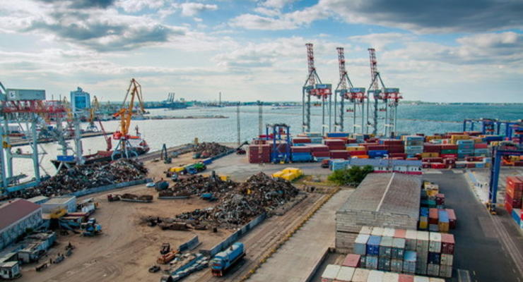 Из-за непогоды ограничена работа украинских портов