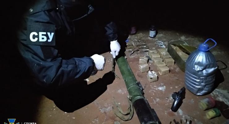 Под Ровно нашли склад с оружием: много взрывчатки и патронов