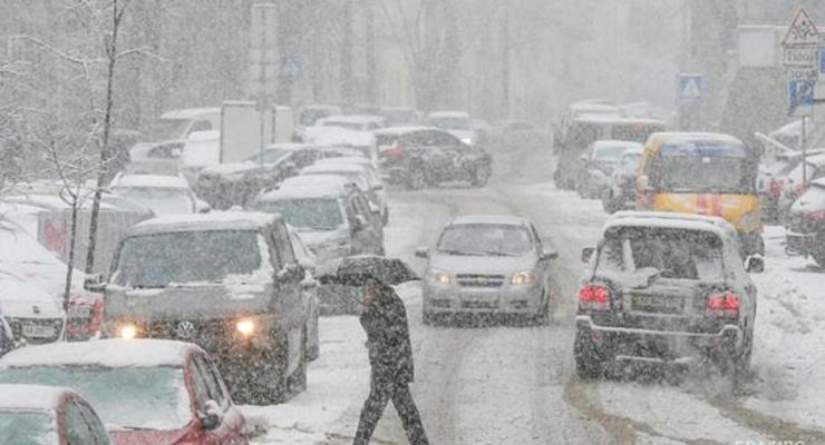 Киев парализовали пробки из-за снегопада