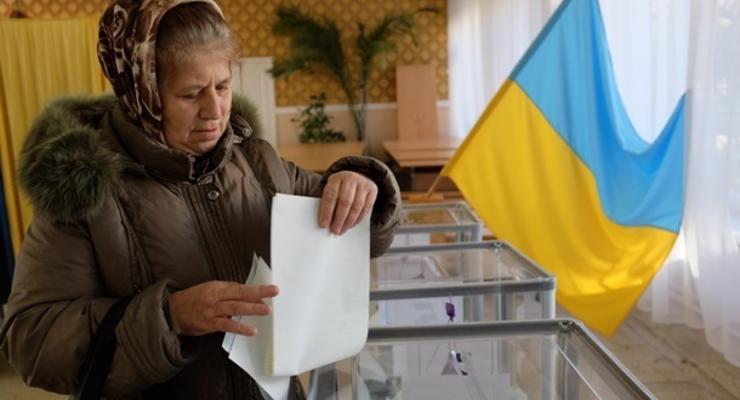 ЦИК зарегистрировала трех кандидатов на довыборы в Раду