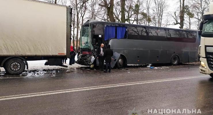 Автотроща в Винницкой области: Разбилось семь транспортных средств