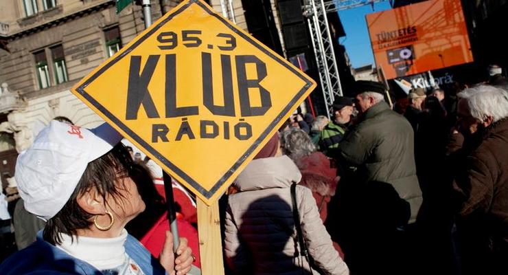 В Венгрии лишили лицензии последнюю независимую радиостанцию