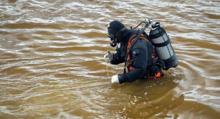 В Днепре водолазы искали в реке четверых пропавших школьников