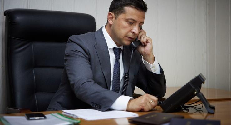 Зеленский позвонил президенту Греции: Попросил вакцину и курорты