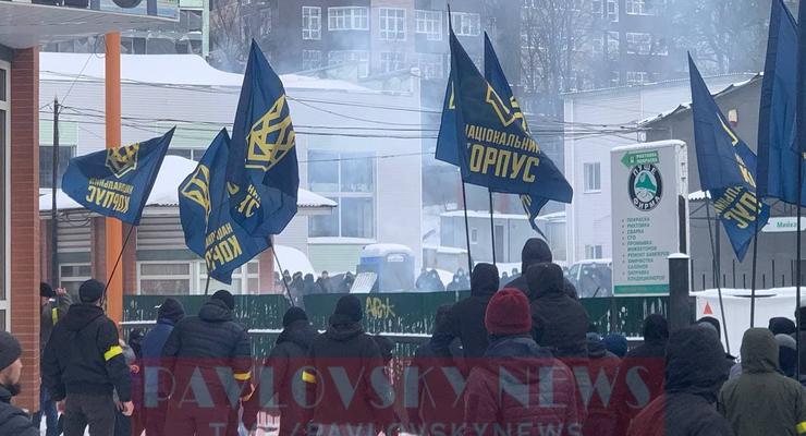 В Киеве сегодня "Нацкорпус" блокировал "вооруженных титушек"