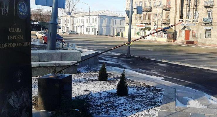 В Лисичанске вандалы повредили памятник  погибшим в АТО добровольцам
