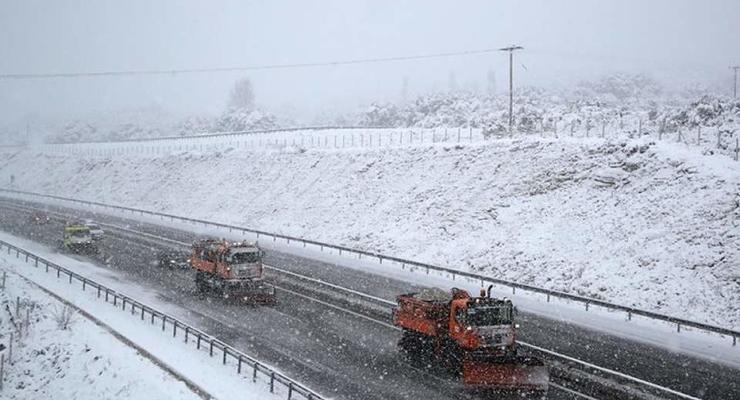 Курортную Грецию атаковали снегопады и 20-градусные морозы