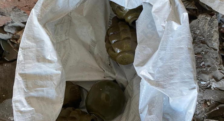 На Донбассе обнаружили тайник с опасными боеприпасами