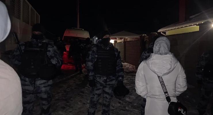 Обыски в Крыму: у Зеленского предупредили оккупантов об ответственности