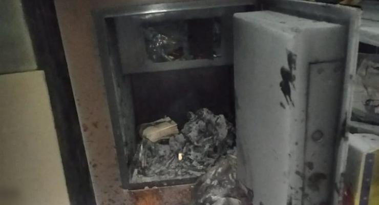 Житель Киевщины поджег почту и украл 300 тысяч гривен